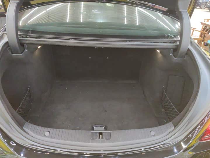 Фото 9 - Mercedes-Benz S-Class