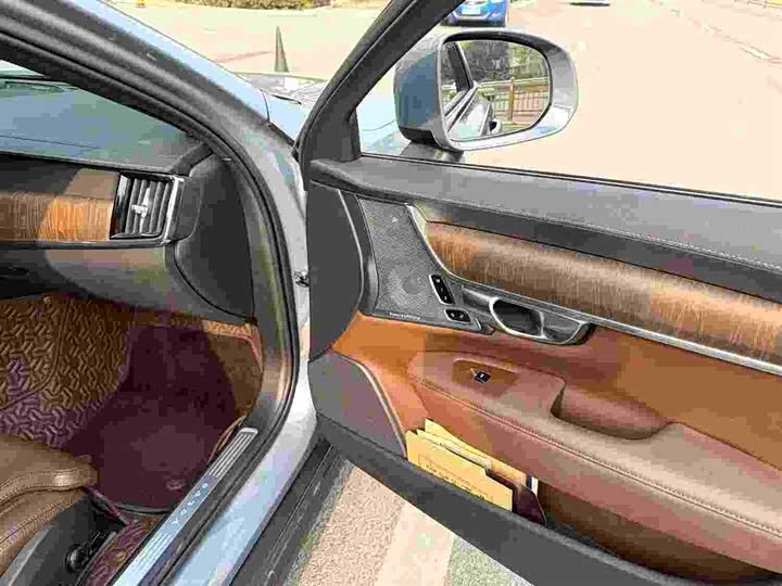 Фото 7 - Volvo V90