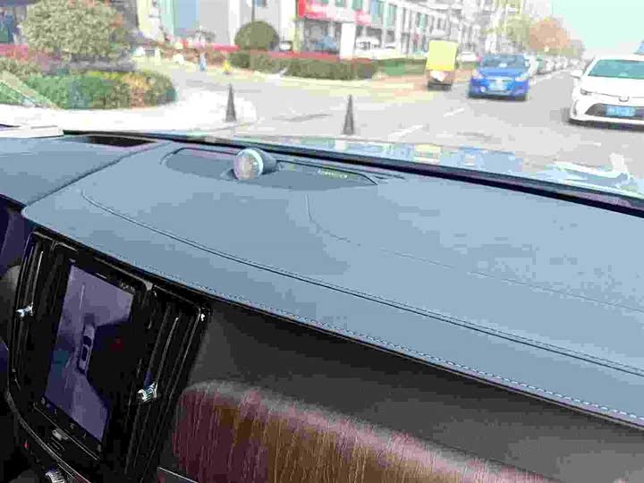 Фото 8 - Volvo V90