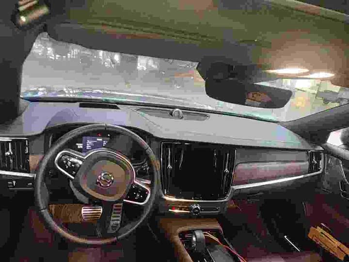 Фото 9 - Volvo V90