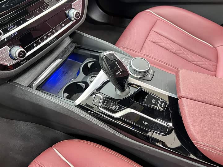 Фото 16 - BMW 5 Series