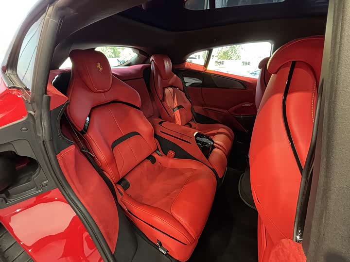 Фото 5 - Ferrari Purosangue