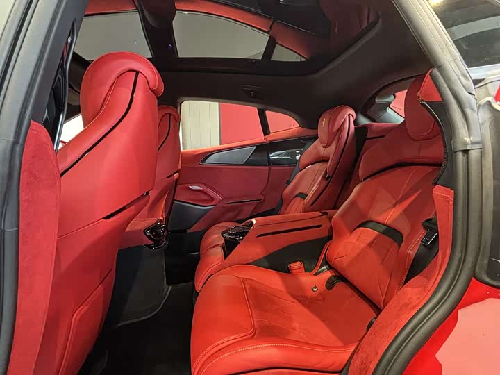 Фото 8 - Ferrari Purosangue