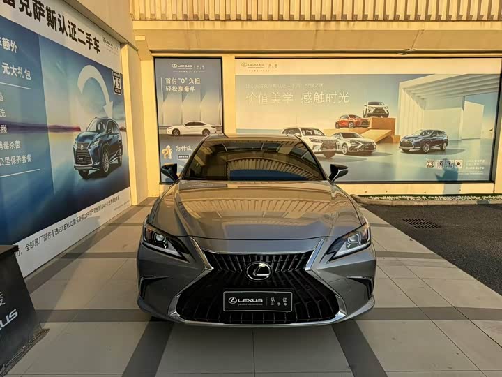 Фото 2 - Lexus ES