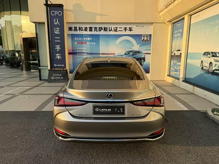 Фото 3 - Lexus ES