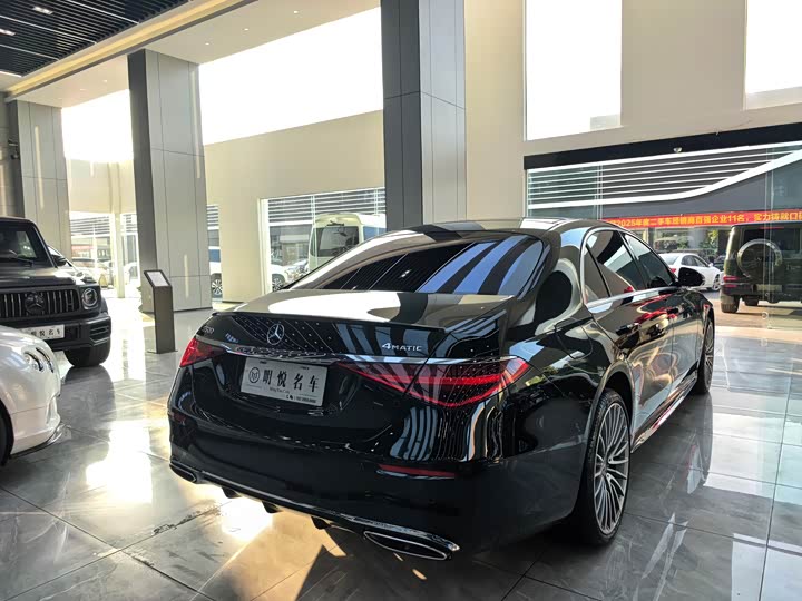 Фото 15 - Mercedes-Benz S-Class