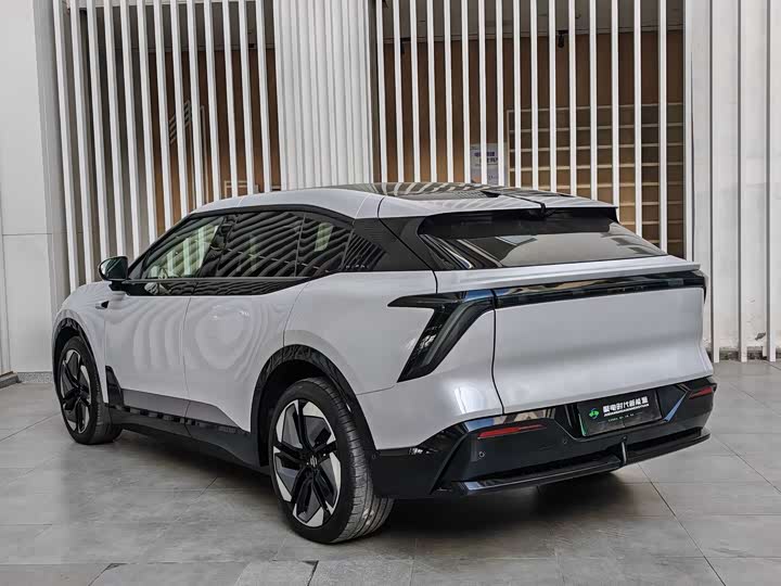 Фото 12 - HiPhi Y