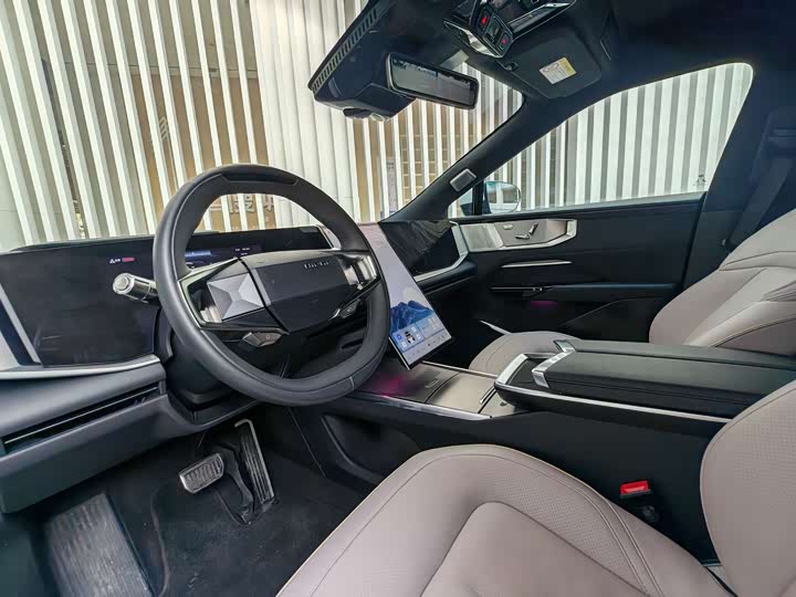 Фото 5 - HiPhi Y