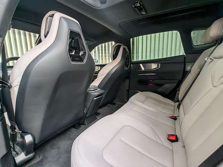 Фото 6 - HiPhi Y