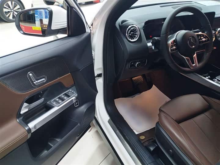 Фото 16 - Mercedes-Benz GLB-Class