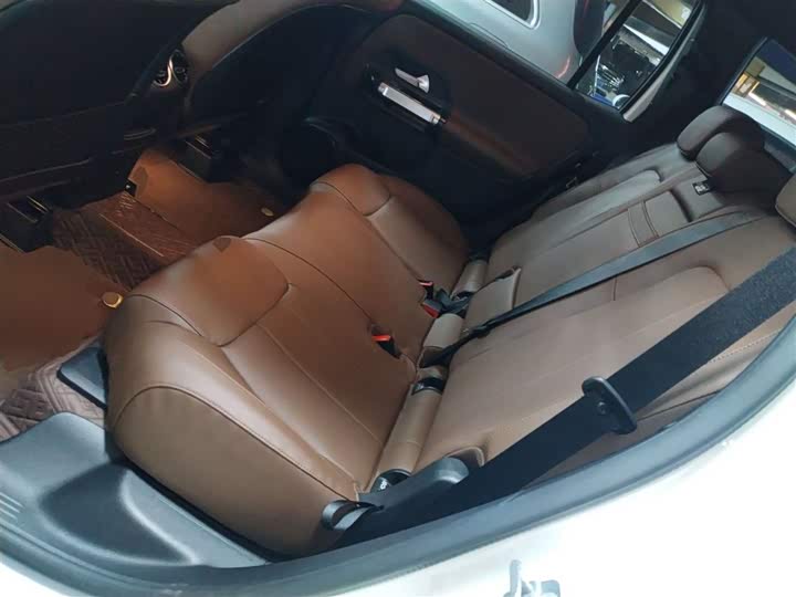 Фото 17 - Mercedes-Benz GLB-Class