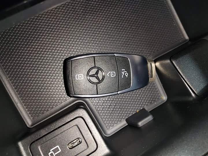 Фото 9 - Mercedes-Benz GLB-Class