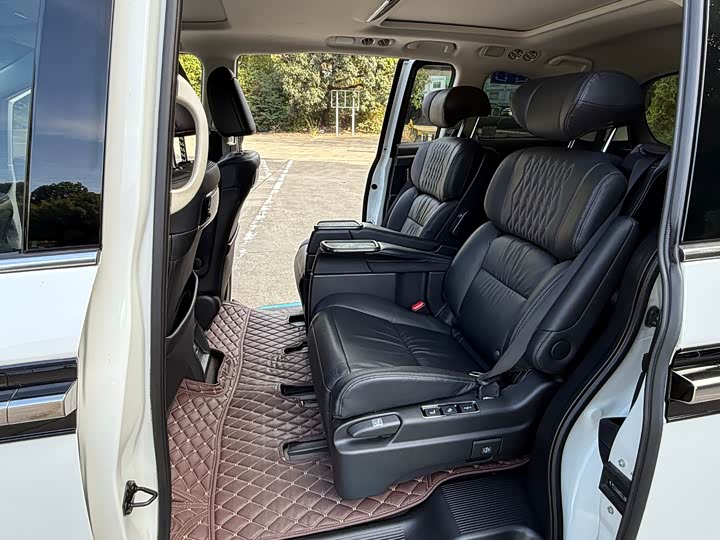 Фото 10 - Honda Elysion