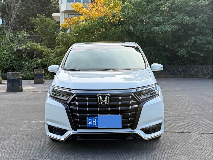 Фото 2 - Honda Elysion