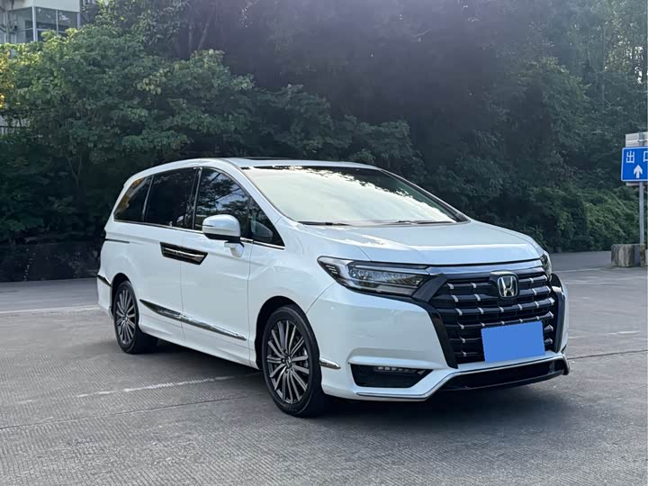 Фото 3 - Honda Elysion