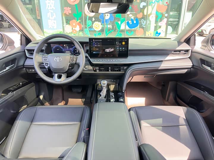 Фото 11 - Toyota Camry