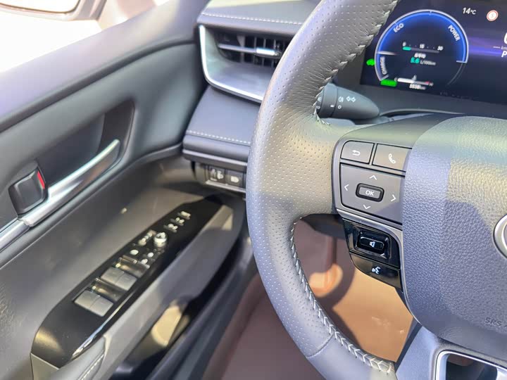 Фото 13 - Toyota Camry