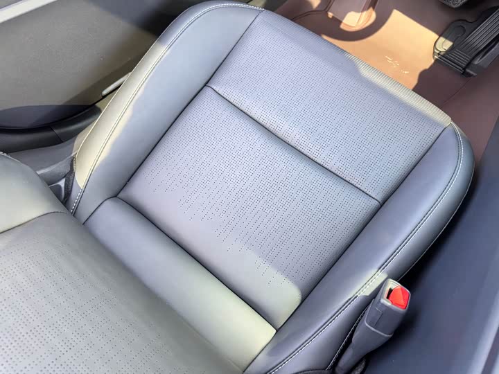 Фото 16 - Toyota Camry