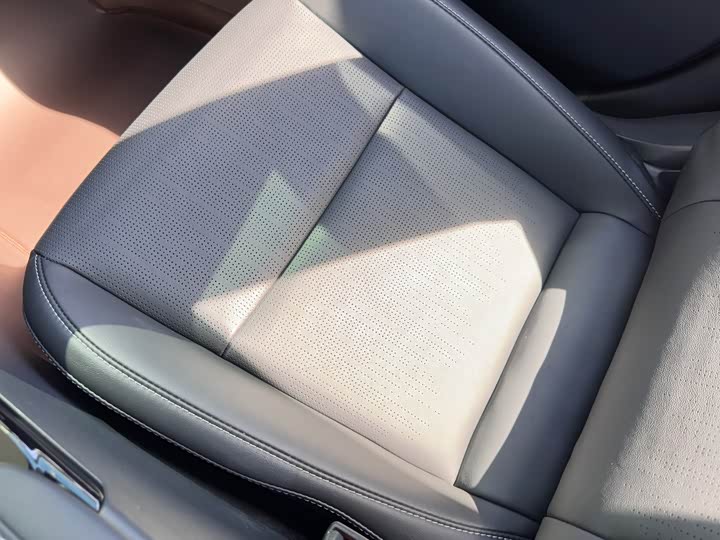 Фото 17 - Toyota Camry