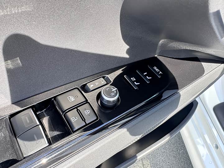 Фото 21 - Toyota Camry