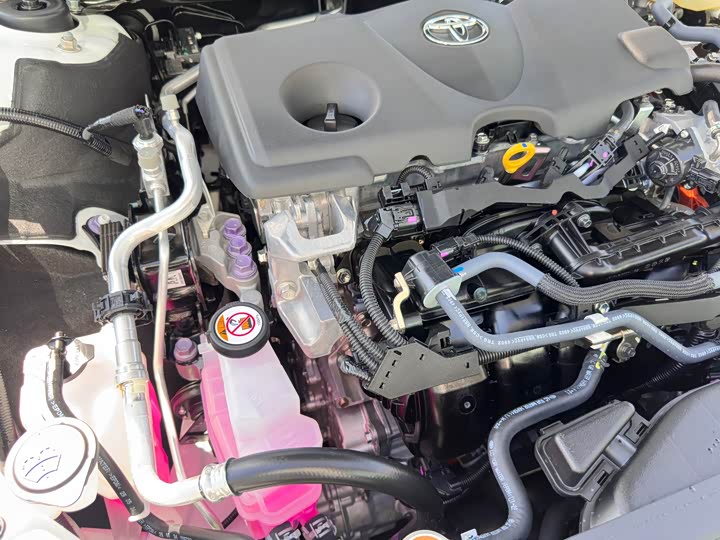 Фото 27 - Toyota Camry