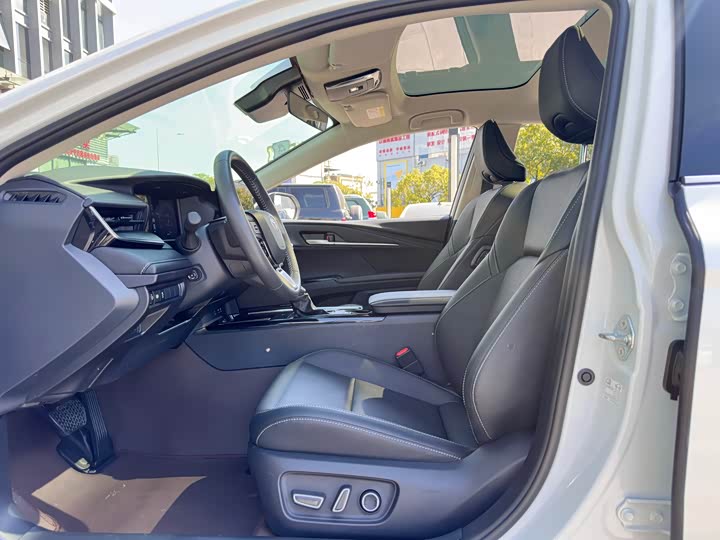 Фото 7 - Toyota Camry