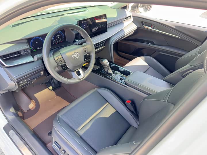 Фото 9 - Toyota Camry