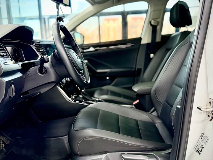 Фото 10 - Volkswagen T-Roc