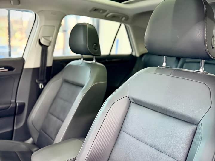 Фото 14 - Volkswagen T-Roc