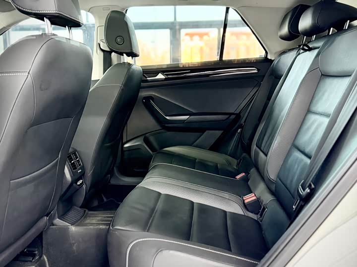 Фото 15 - Volkswagen T-Roc