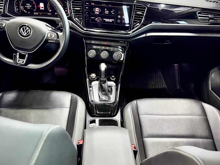 Фото 17 - Volkswagen T-Roc