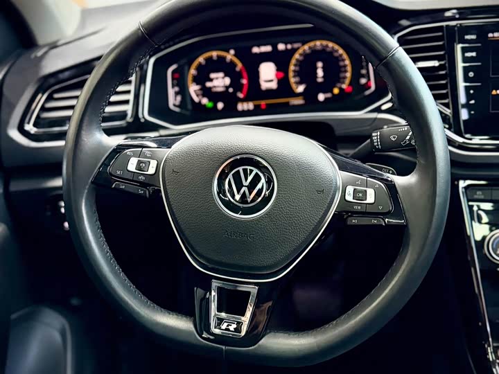 Фото 21 - Volkswagen T-Roc