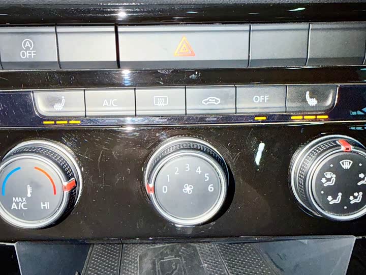 Фото 23 - Volkswagen T-Roc