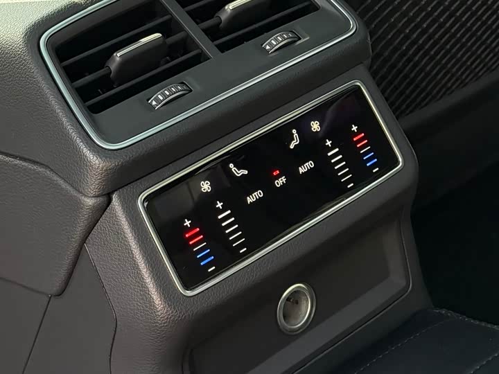 Фото 12 - Audi A6L