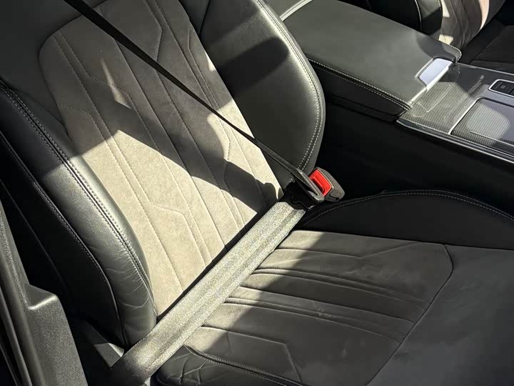 Фото 16 - Audi A6L