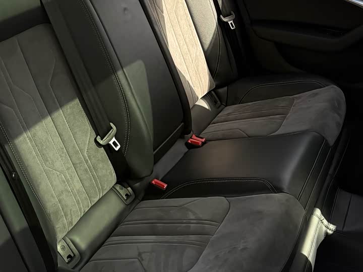 Фото 17 - Audi A6L