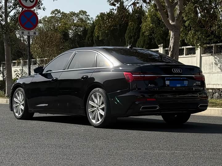 Фото 4 - Audi A6L