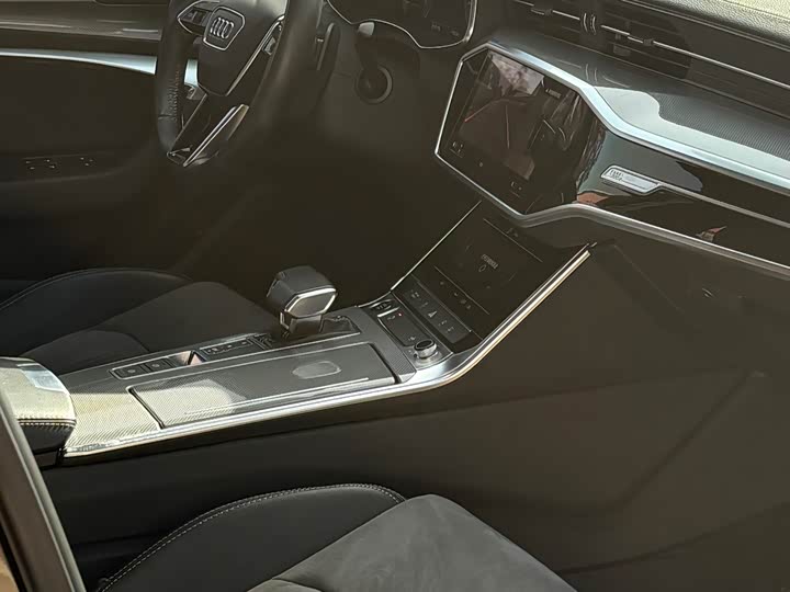 Фото 8 - Audi A6L