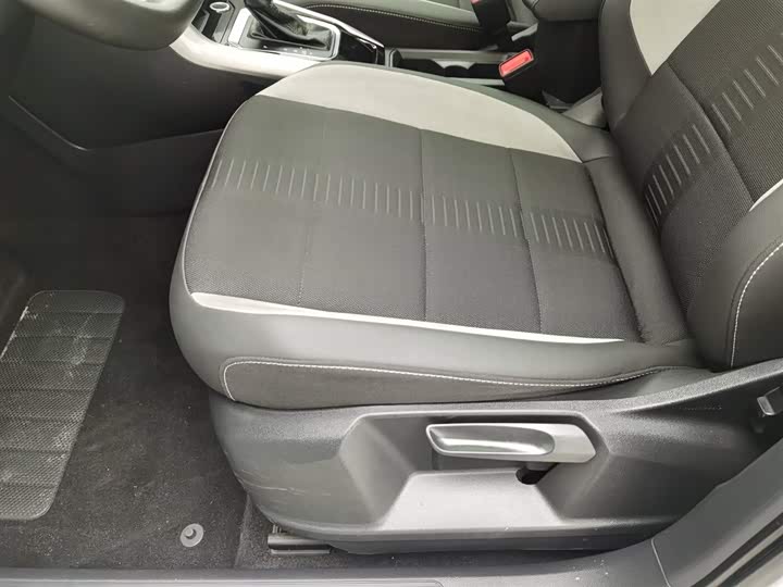 Фото 20 - Volkswagen T-Roc