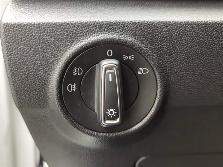 Фото 21 - Volkswagen T-Roc