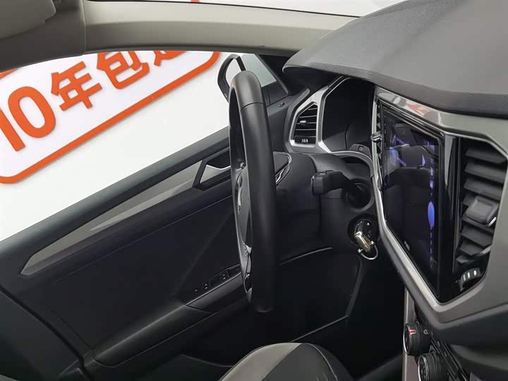 Фото 22 - Volkswagen T-Roc