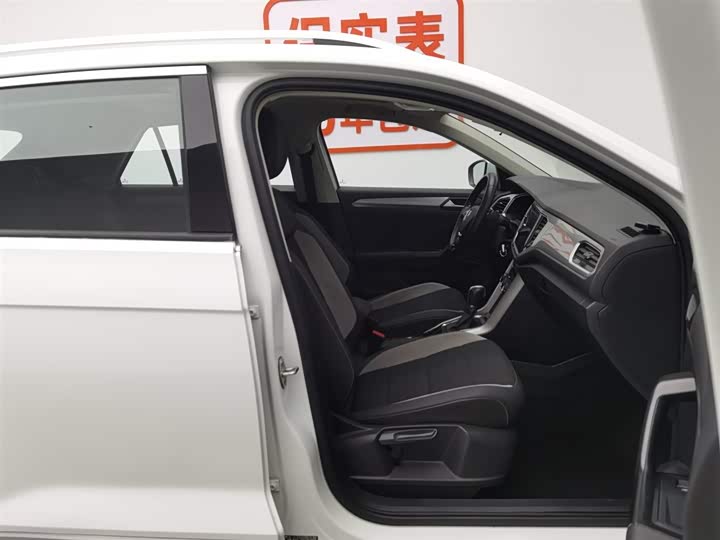 Фото 23 - Volkswagen T-Roc