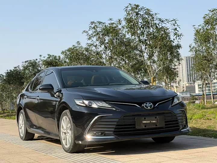 Фото 3 - Toyota Camry