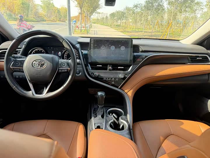 Фото 5 - Toyota Camry