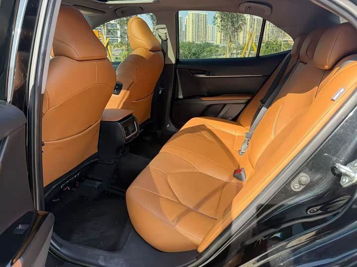 Фото 6 - Toyota Camry