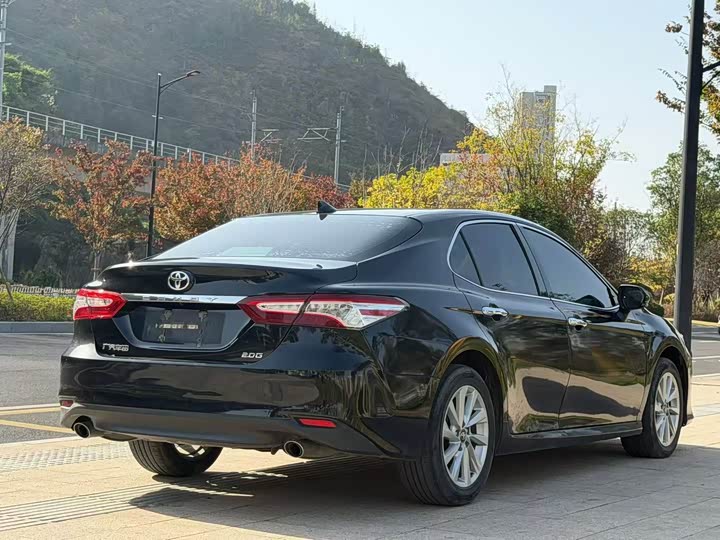 Фото 7 - Toyota Camry