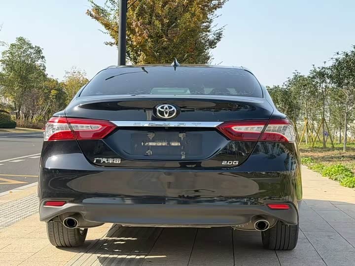 Фото 8 - Toyota Camry