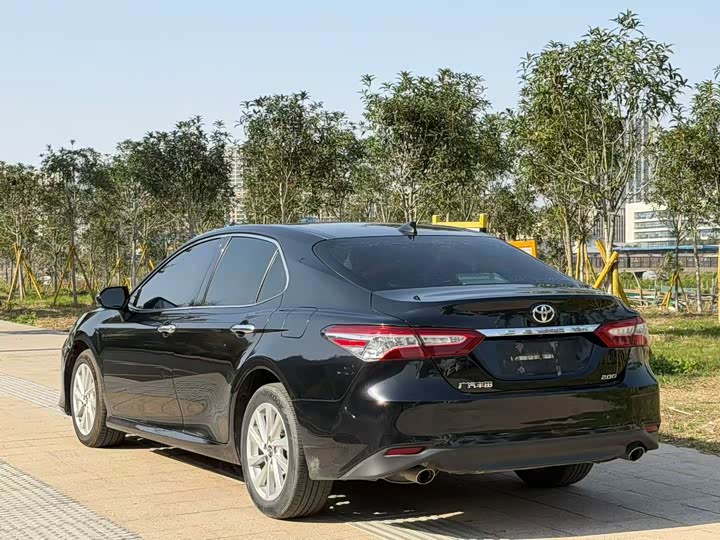 Фото 9 - Toyota Camry