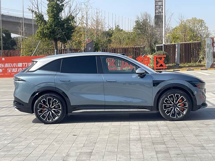 Фото 13 - Zeekr 7X