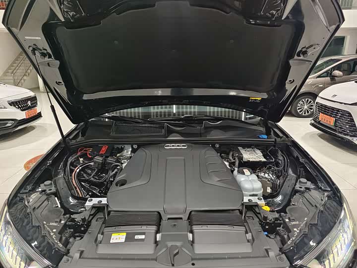 Фото 14 - Audi Q7